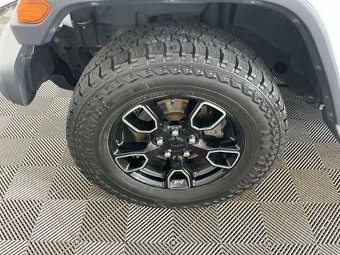 Used 2018 Jeep Wrangler Unlimited Sahara AWD/4WD image 27