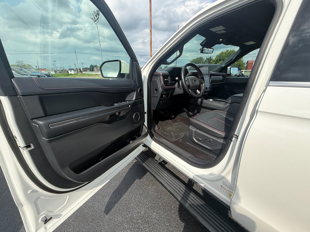 Used 2022 Ford Expedition Limited RWD image 11
