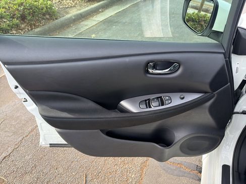 Used 2024 Nissan Leaf S image 15