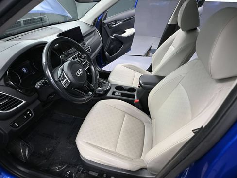 Used 2021 Kia Seltos SX w/ SX Sunroof Package AWD/4WD image 24