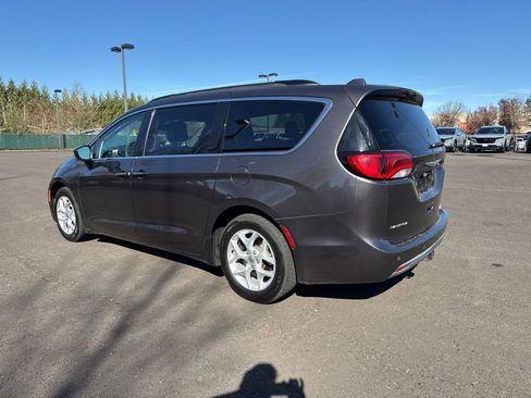 Used 2017 Chrysler Pacifica Touring Plus image 5