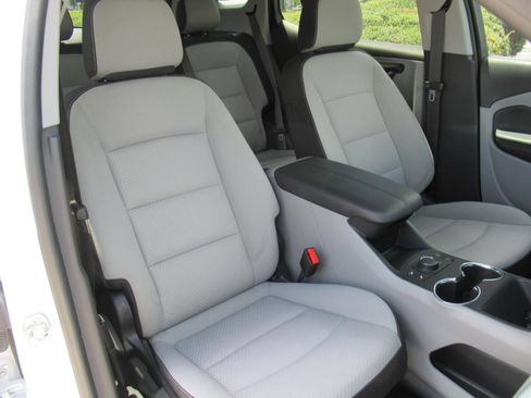 Used 2024 GMC Terrain SLE w/ Driver Convenience Package FWD image 9