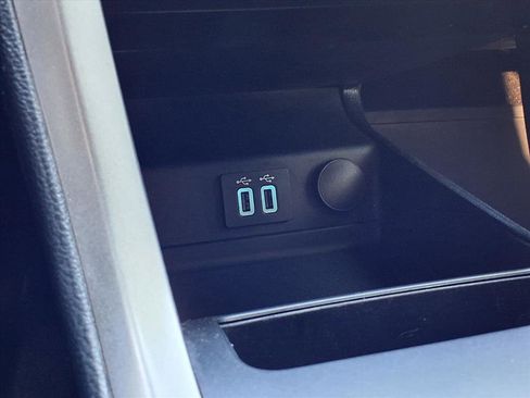 Used 2020 Ford Fusion SE image 11