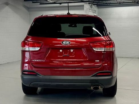 Used 2017 Kia Sorento LX image 4