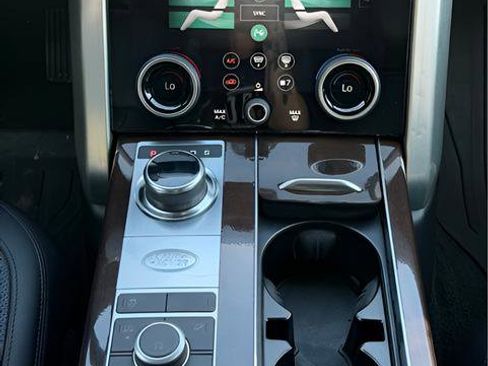 Used 2020 Land Rover Range Rover HSE image 8