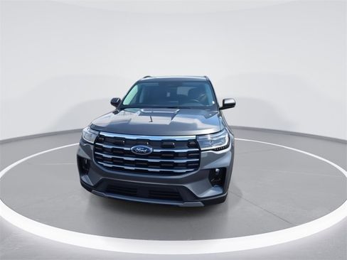 Used 2025 Ford Explorer Active w/ Active Comfort Package image 3