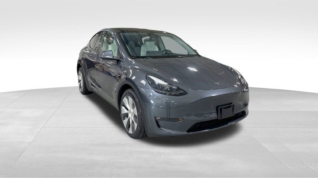 Used 2024 Tesla Model Y Long Range AWD/4WD image 2