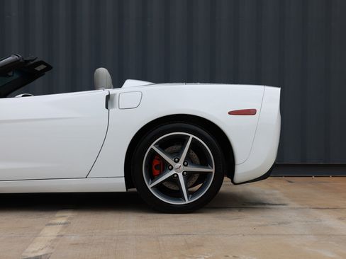 Used 2011 Chevrolet Corvette Convertible w/ Preferred Equipment Group RWD image 32