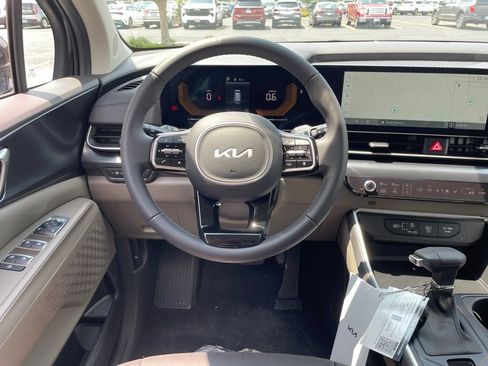 New 2026 Kia Carnival FWD image 12