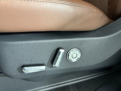 Used 2025 Lincoln Navigator Reserve image 24