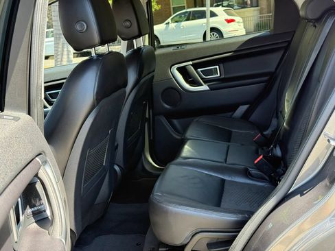 Used 2018 Land Rover Discovery Sport SE AWD/4WD image 16