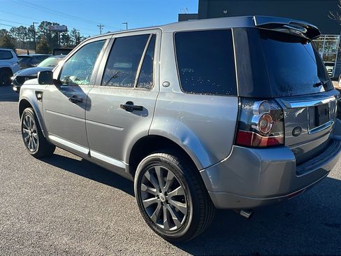 Used 2013 Land Rover LR2 image 10