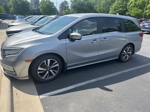 Used 2022 Honda Odyssey Touring image 3