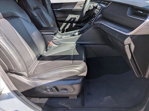 Used 2025 Jeep Grand Cherokee L Limited image 21