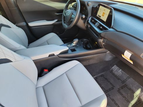 Certified 2025 Lexus UX 300h FWD image 16