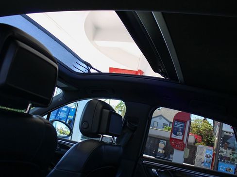 Used 2017 Porsche Macan S image 30