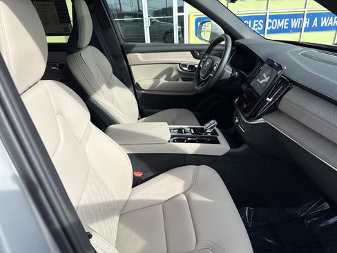 Used 2025 Volvo XC90 B5 Plus image 35