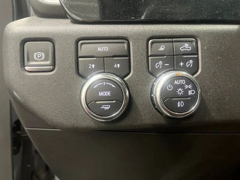 Used 2025 GMC Sierra 1500 SLT AWD/4WD image 24