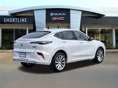 New 2025 Buick Envista Avenir image 3