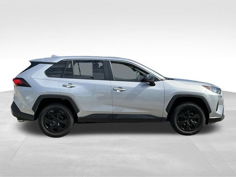 Used 2022 Toyota RAV4 LE FWD image 13