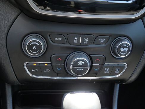 Used 2021 Jeep Cherokee Limited w/ Elite Package AWD/4WD image 25