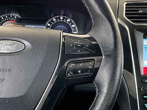 Used 2018 Ford Explorer Platinum AWD/4WD image 17