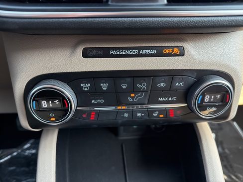 Used 2020 Ford Escape Titanium image 17