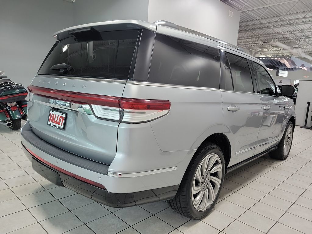 Used 2022 Lincoln Navigator Reserve AWD/4WD image 12