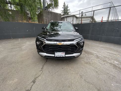 Used 2025 Chevrolet TrailBlazer LT AWD/4WD image 9