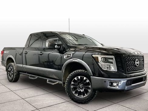 Used 2017 Nissan Titan PRO-4X AWD/4WD image 3