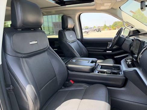 Used 2025 Ford Expedition Max Platinum AWD/4WD image 13