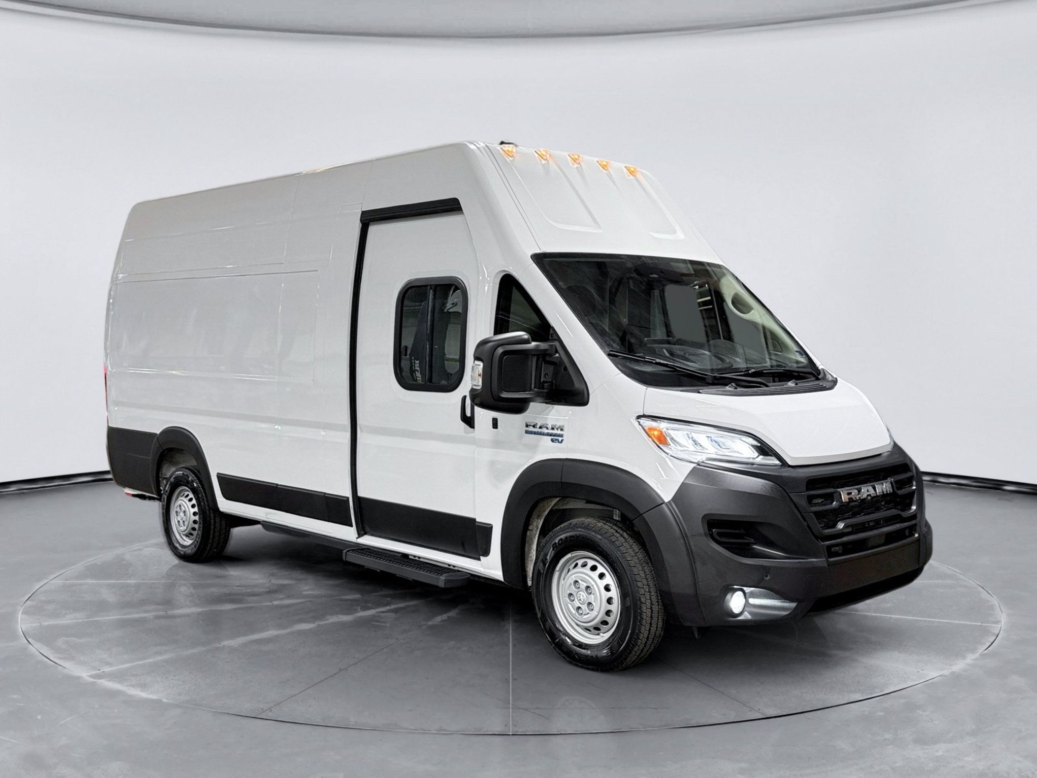 Used 2024 RAM ProMaster 3500 w/ Delivery Van Package FWD image 4
