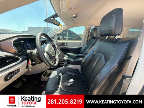 Used 2021 Chrysler Voyager Lxi FWD image 7