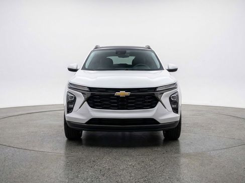 Used 2025 Chevrolet TrailBlazer LT w/ Driver Confidence Package AWD/4WD image 2