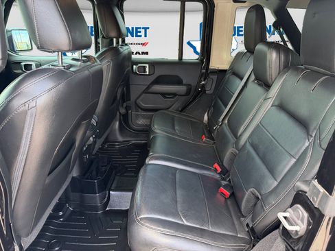 Certified 2019 Jeep Wrangler Unlimited Sahara AWD/4WD image 21