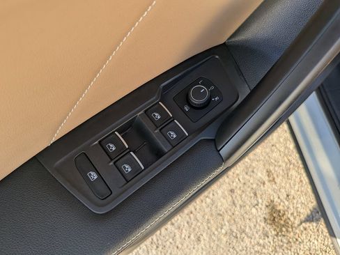 Certified 2023 Volkswagen Tiguan SE FWD image 16