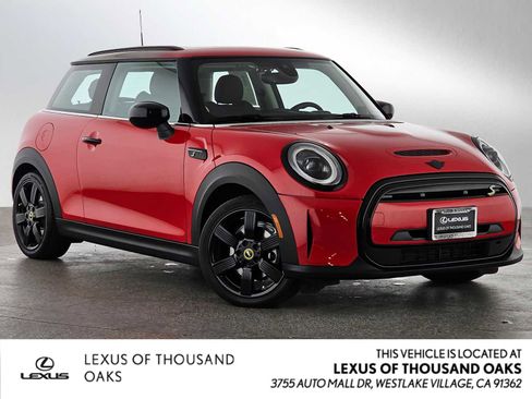 Used 2024 MINI Cooper SE image 1