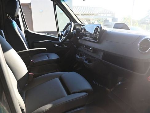Used 2025 Mercedes-Benz Sprinter 2500 image 17