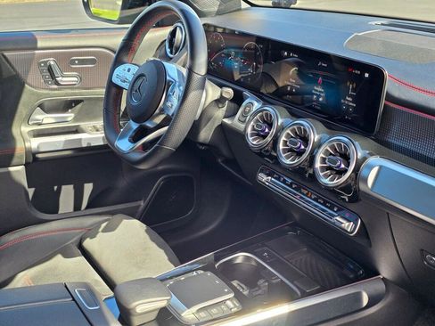 Used 2023 Mercedes-Benz EQB 300 4MATIC image 29