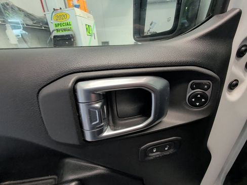 Used 2018 Jeep Wrangler Unlimited Sport S AWD/4WD image 11