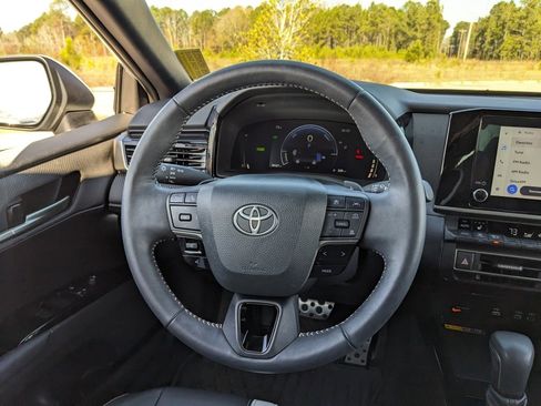 Used 2025 Toyota Camry SE image 24