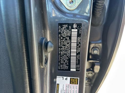 Used 2025 Toyota Corolla SE image 32