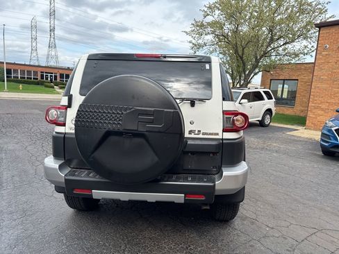 Used 2014 Toyota FJ Cruiser 4WD w/ Convenience Package image 4