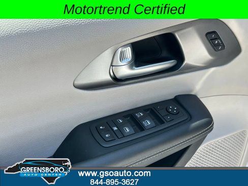 Used 2024 Chrysler Pacifica Touring-L FWD image 14