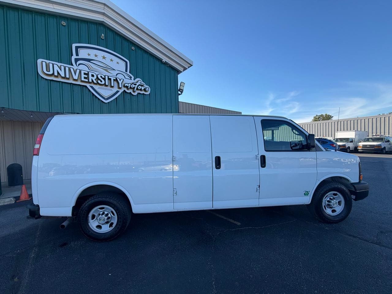 Used 2014 Chevrolet Express 3500 Extended RWD image 2