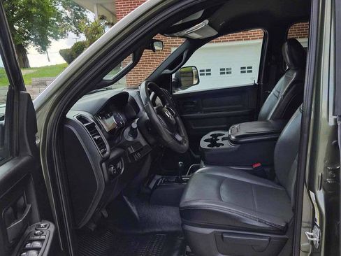 Used 2022 RAM 3500 Tradesman w/ Chrome Appearance Group AWD/4WD image 9