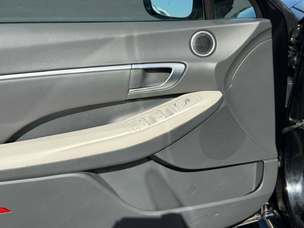 Used 2025 Hyundai Sonata SEL FWD image 28