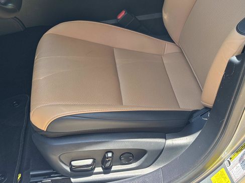 Used 2024 Lexus ES 350 w/ Premium Package FWD image 12