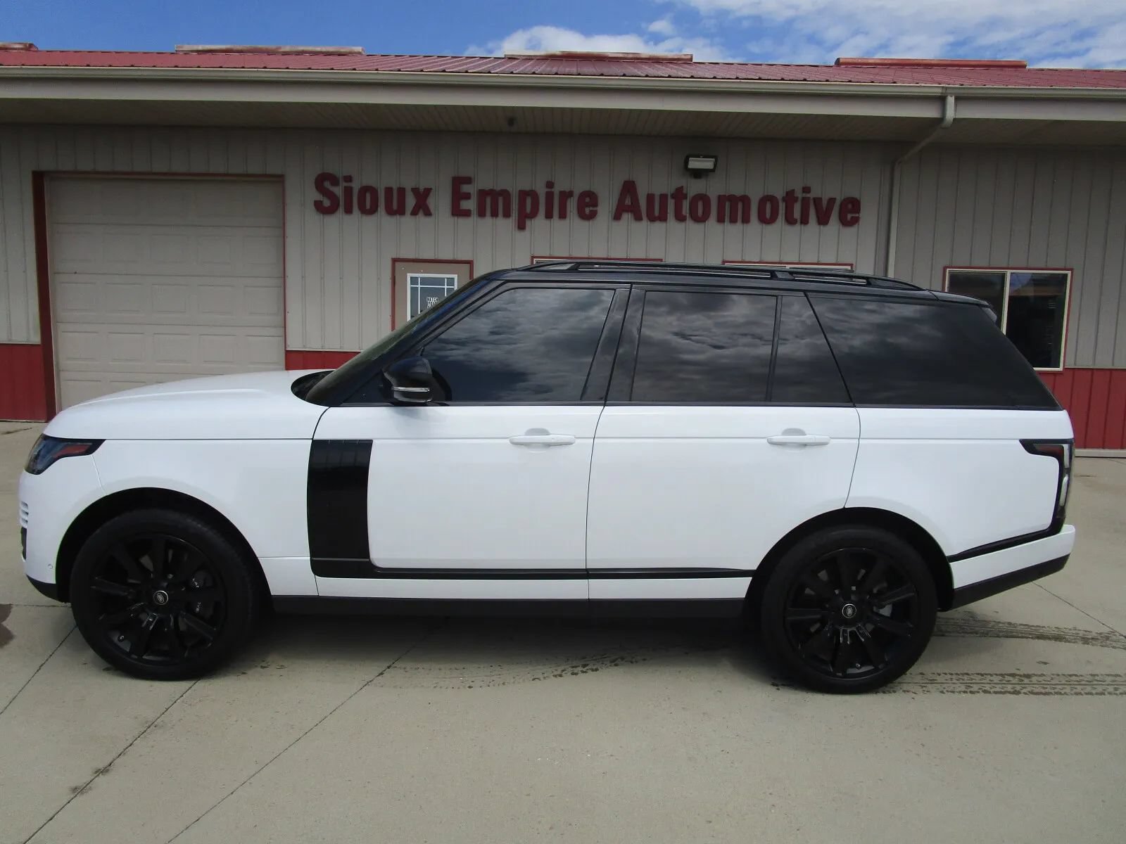 Used 2020 Land Rover Range Rover HSE AWD/4WD image 2