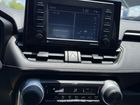 Used 2020 Toyota RAV4 LE FWD image 26